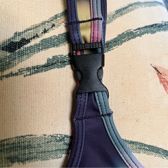 Melody Ehsani NWT Multicolor Camo Sports Bra & Buckle Straps Size Large - Picture 2 of 5